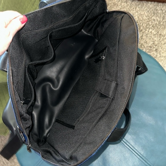 Rareform Maya Crossbody in blue & white - Picture 6 of 6